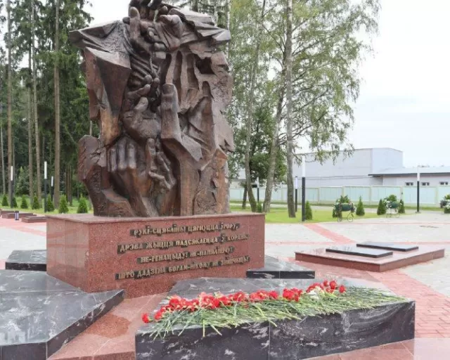 Сотрудники ОАО "Моготекс" посетили место массового уничтожения мирного населения в годы ВОВ